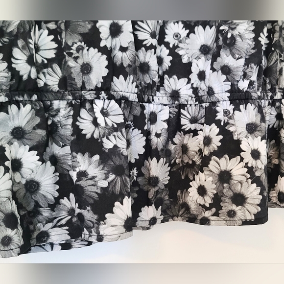 Michael Kors Black and White Daisy Blouse, Size large - Picture 5 of 6